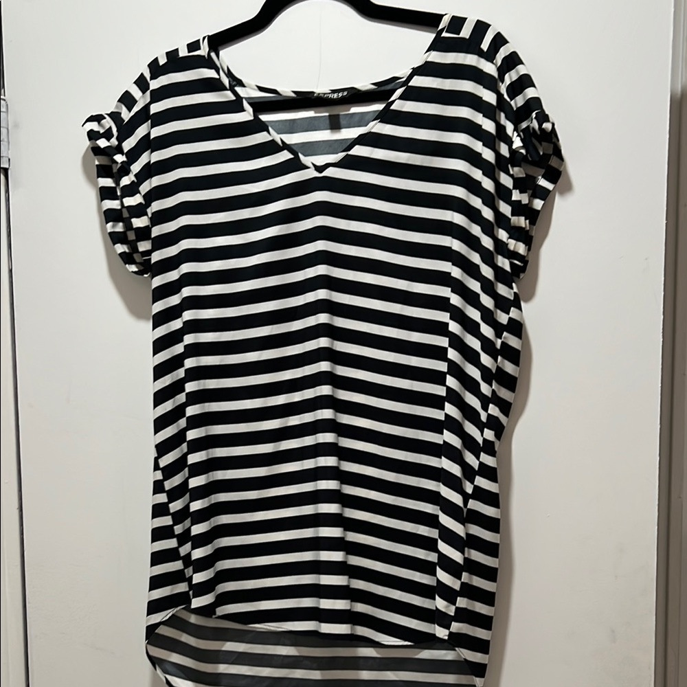 Express Black and White Boxy Short Sleeve Tee size L